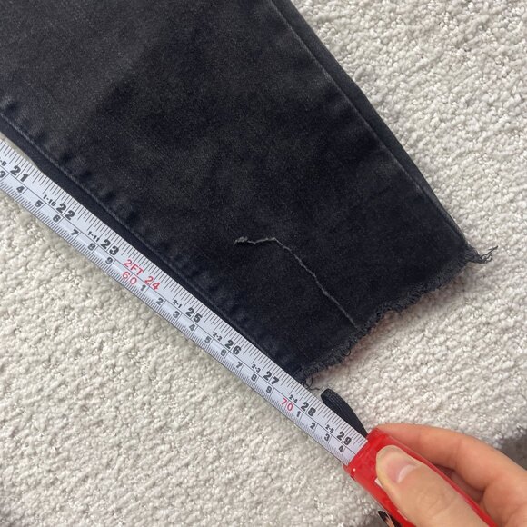 Uniqlo Jeans Mens 28 Black Denim Skinny Stretch Medium Wash Grunge Distressed - Picture 9 of 12